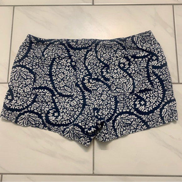 • [GAP] Blue & White Floral Shorts • - Picture 6 of 10
